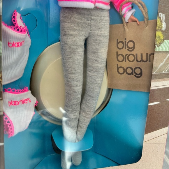 BARBIE AT BLOOMINGDALES LIMITED EDITION NEW IN BOX - Picture 5 of 7